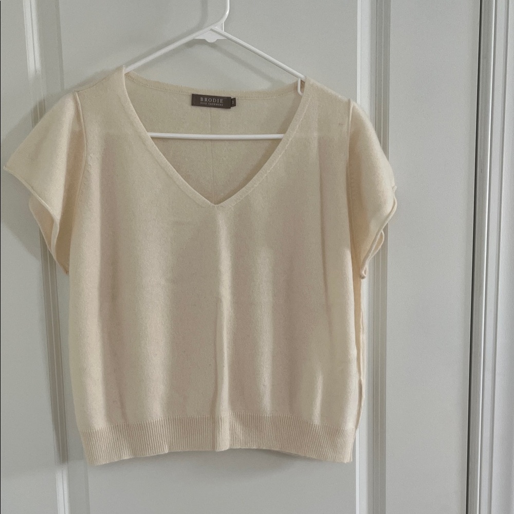 Brodie Cashmere Cream V-Neck Sweater